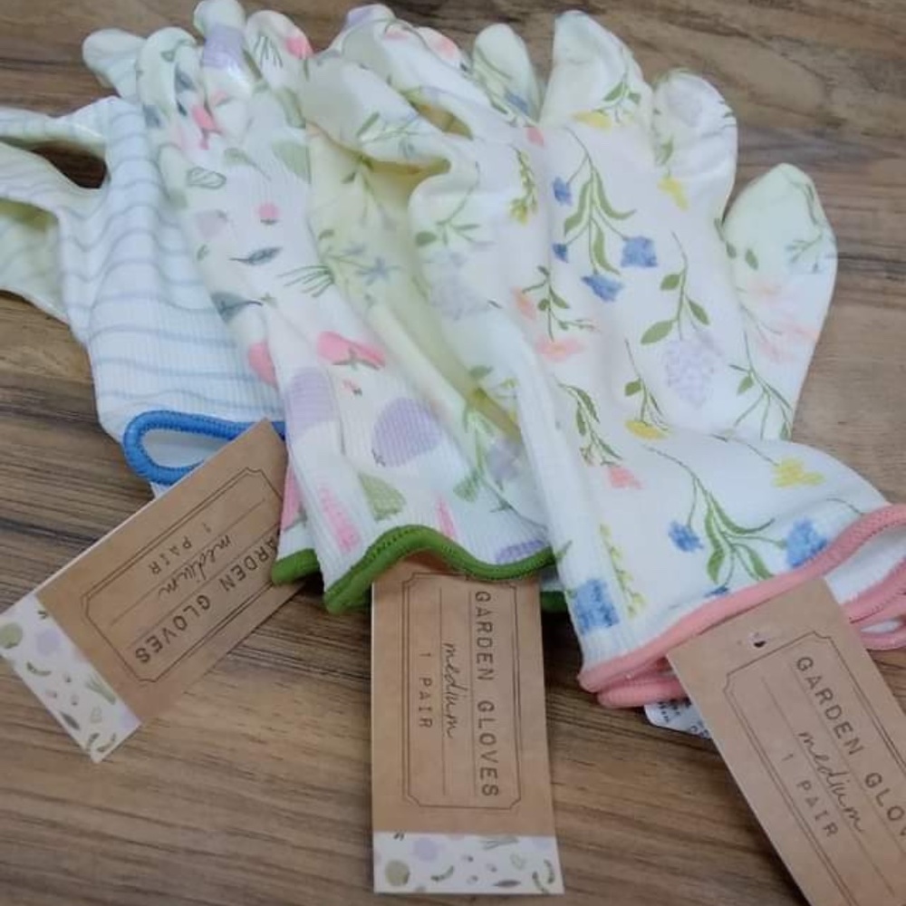 3 pairs of Garden Gloves size Medium